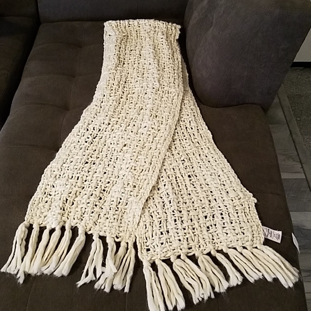 Melrose and Market Scarf